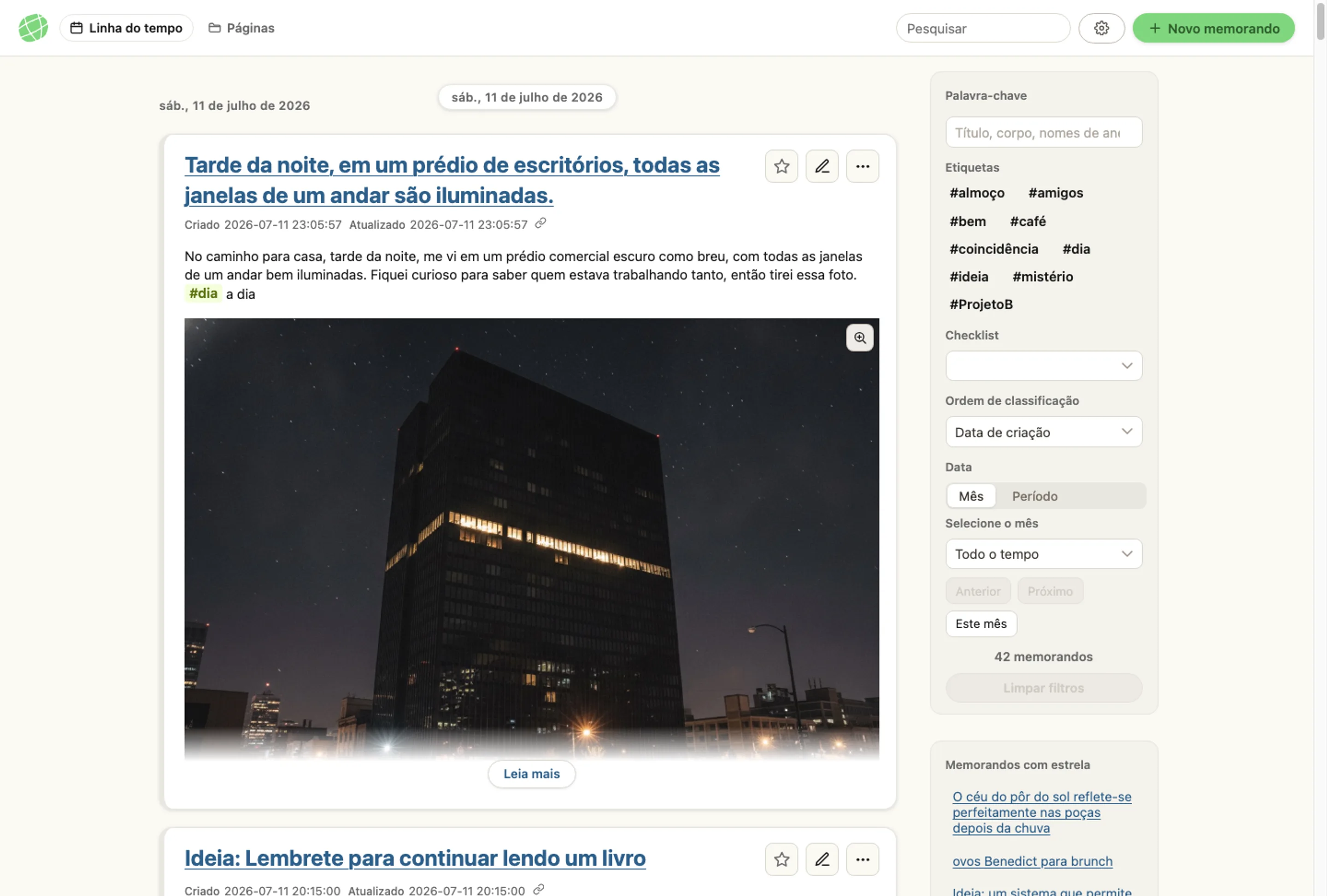 Captura de tela da janela completa do aplicativo memon, mostrando a linha do tempo, as tags e as memórias favoritas exatamente como aparecem na tela